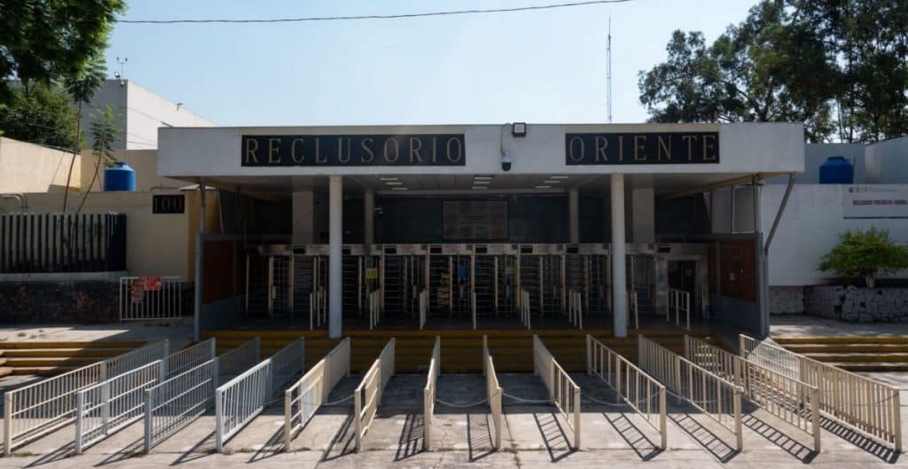 Reportan lesionados tras riña en Reclusorio Oriente
