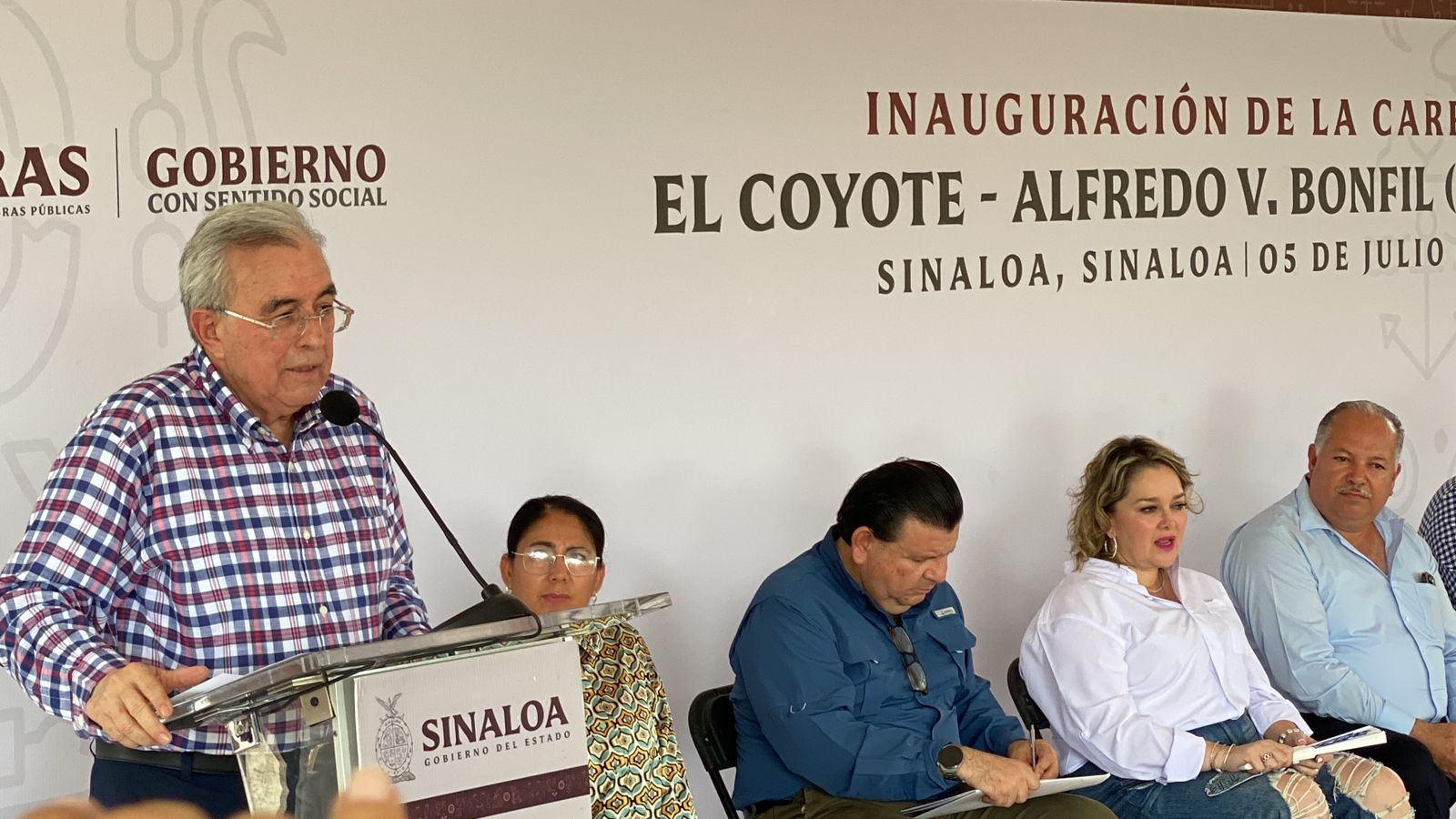 Rocha entrega carretera en Siete Ejidos