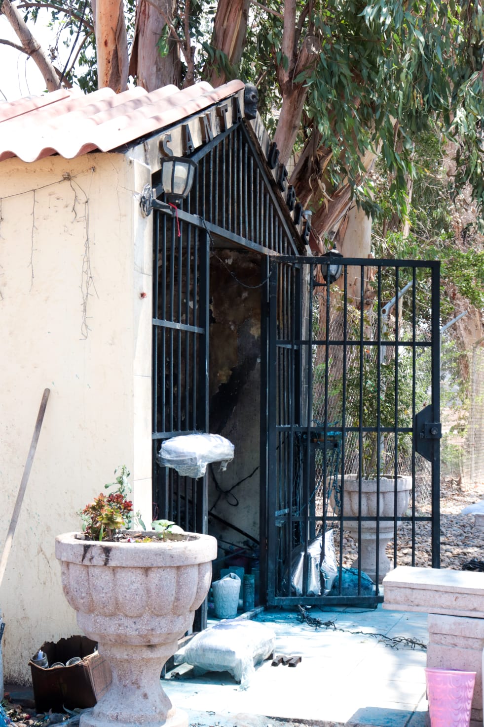 SE PRENDE EN LLAMAS CAPILLA DEDICADA A LA SANTA MUERTE, EN LOS MOCHIS.