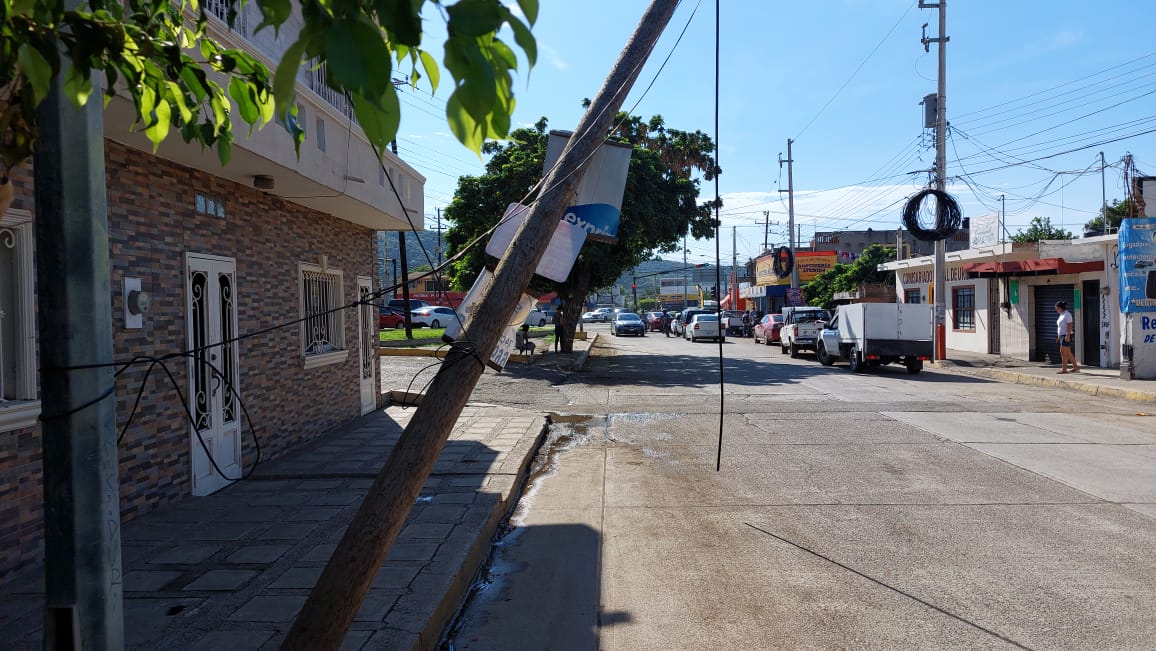 Se cae poste