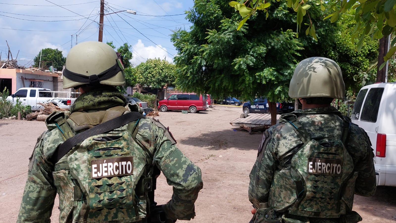 Dos elementos del Ejército en resguardo de una vivienda en Navolato