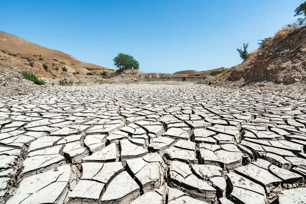 Tierra completamente seca