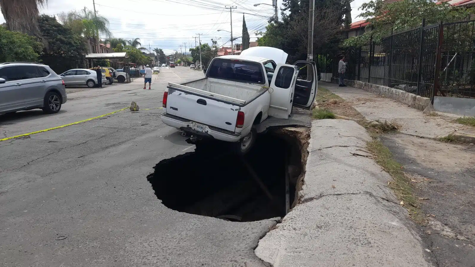 Se abe mega socavón en Jalisco