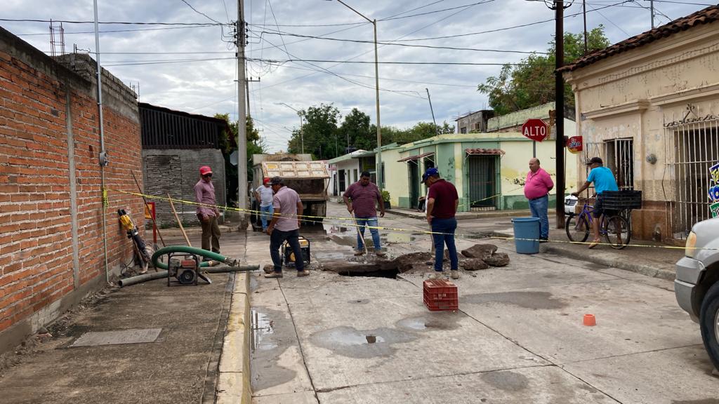 Los socavones se abrieron en las calles Cosalá y Álvaro Obregón en la cabecera municipal de Rosario