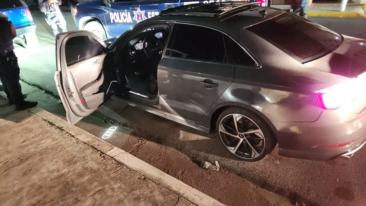 Vehículo Audi asegurado por policías estatales en operativo