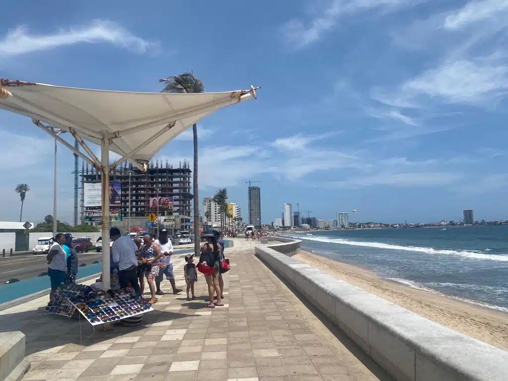 Comercios en puerto de Mazatlán