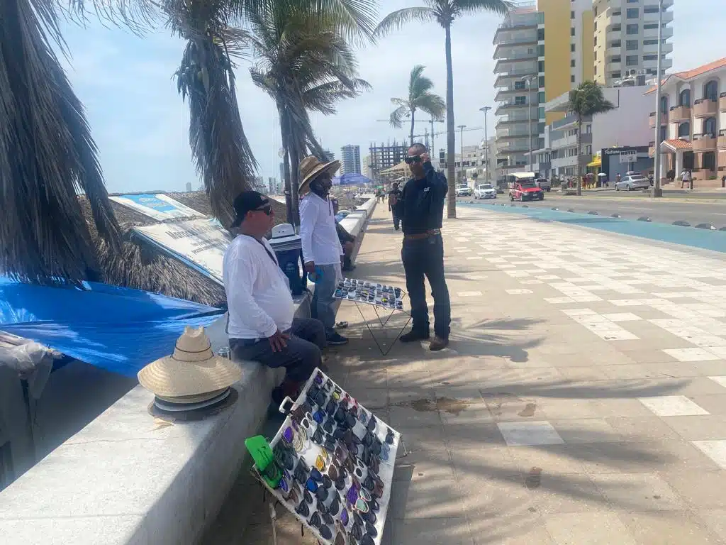 Comercios en puerto de Mazatlán