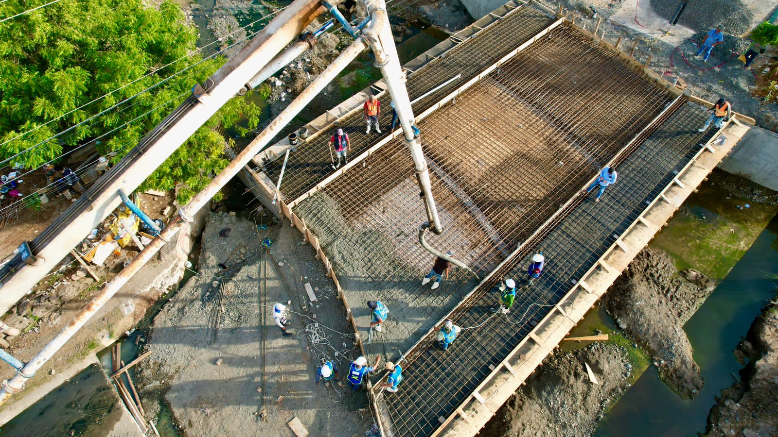 Vista aérea del puente en construcción en Mazatlán