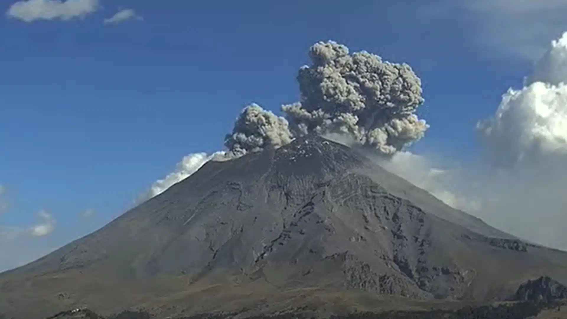 volcán Popocatépetl alerta por sismo y caída de ceniza