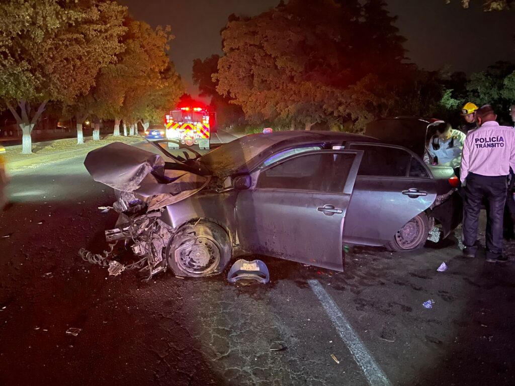 ¡Aparatoso accidente! Madre e hija se accidentan en la Culiacán-Navolato