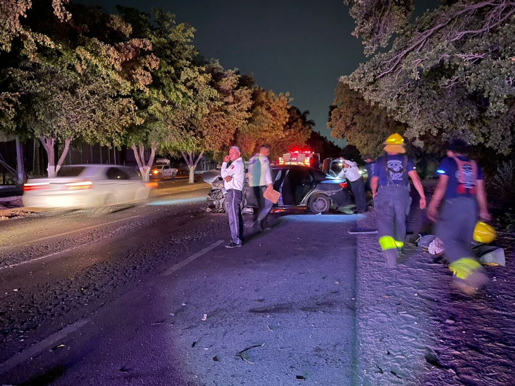¡Aparatoso accidente! Madre e hija se accidentan en la Culiacán-Navolato