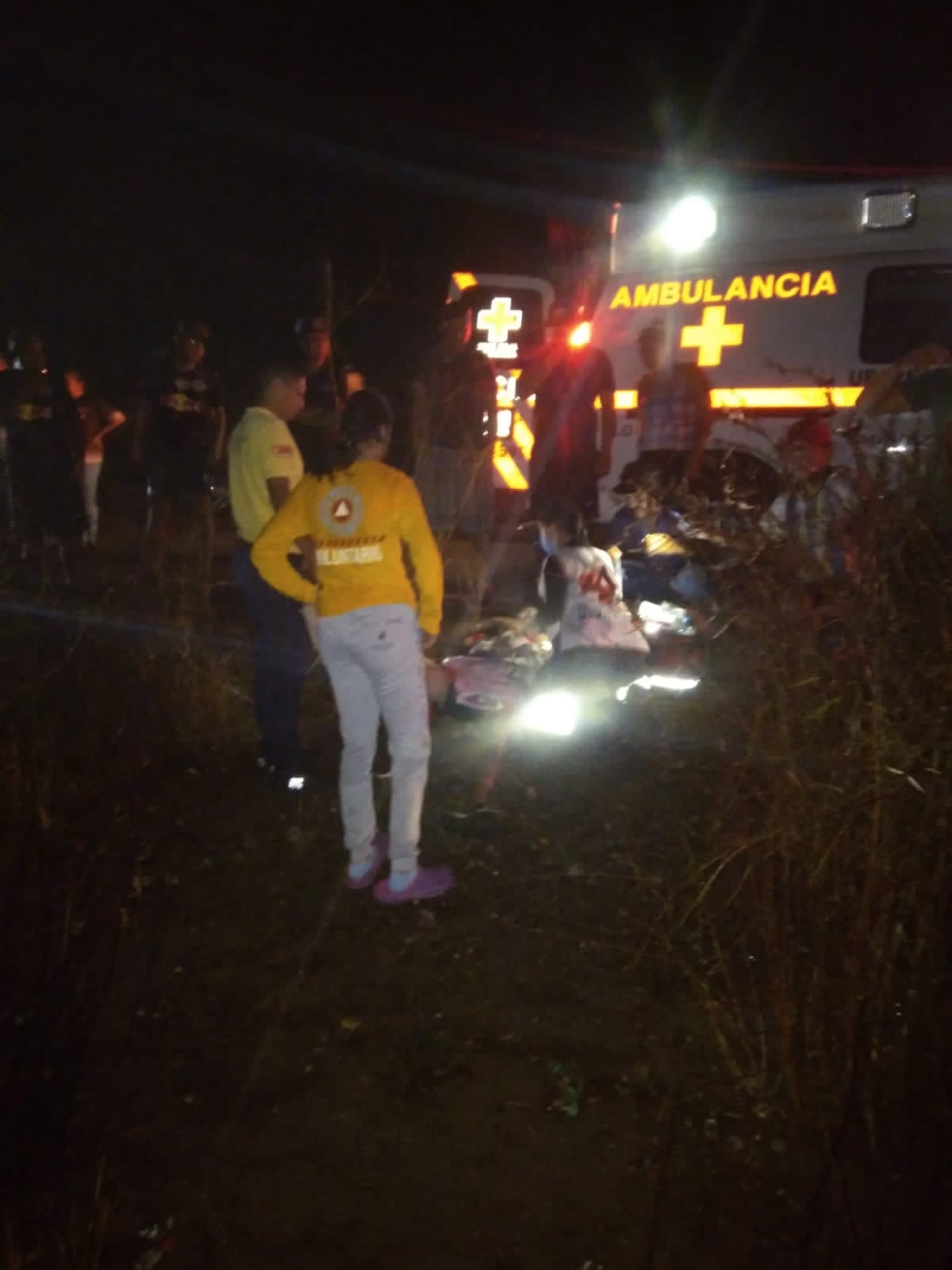 Accidente en carretera de El Carrizo a El Fuerte, deja tres jóvenes lesionados