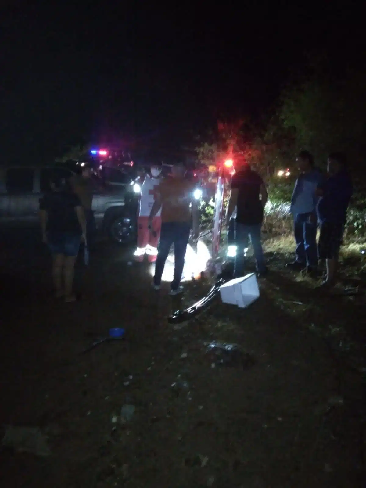 Accidente en carretera de El Carrizo a El Fuerte, deja tres jóvenes lesionados