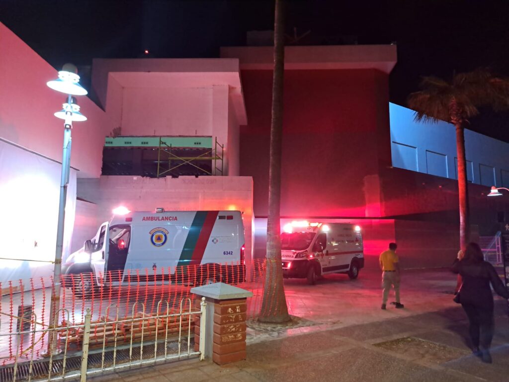 Humberto cae de andamio de 6 metros de altura en una plaza de Tres Ríos, en Culiacán