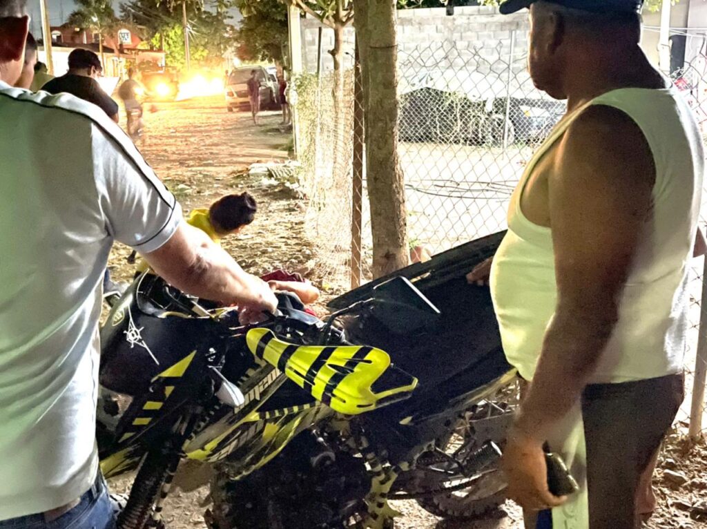 Gilberto resultó lesionado tras choque de motocicleta y vehículo en Aguaruto, Culiacán