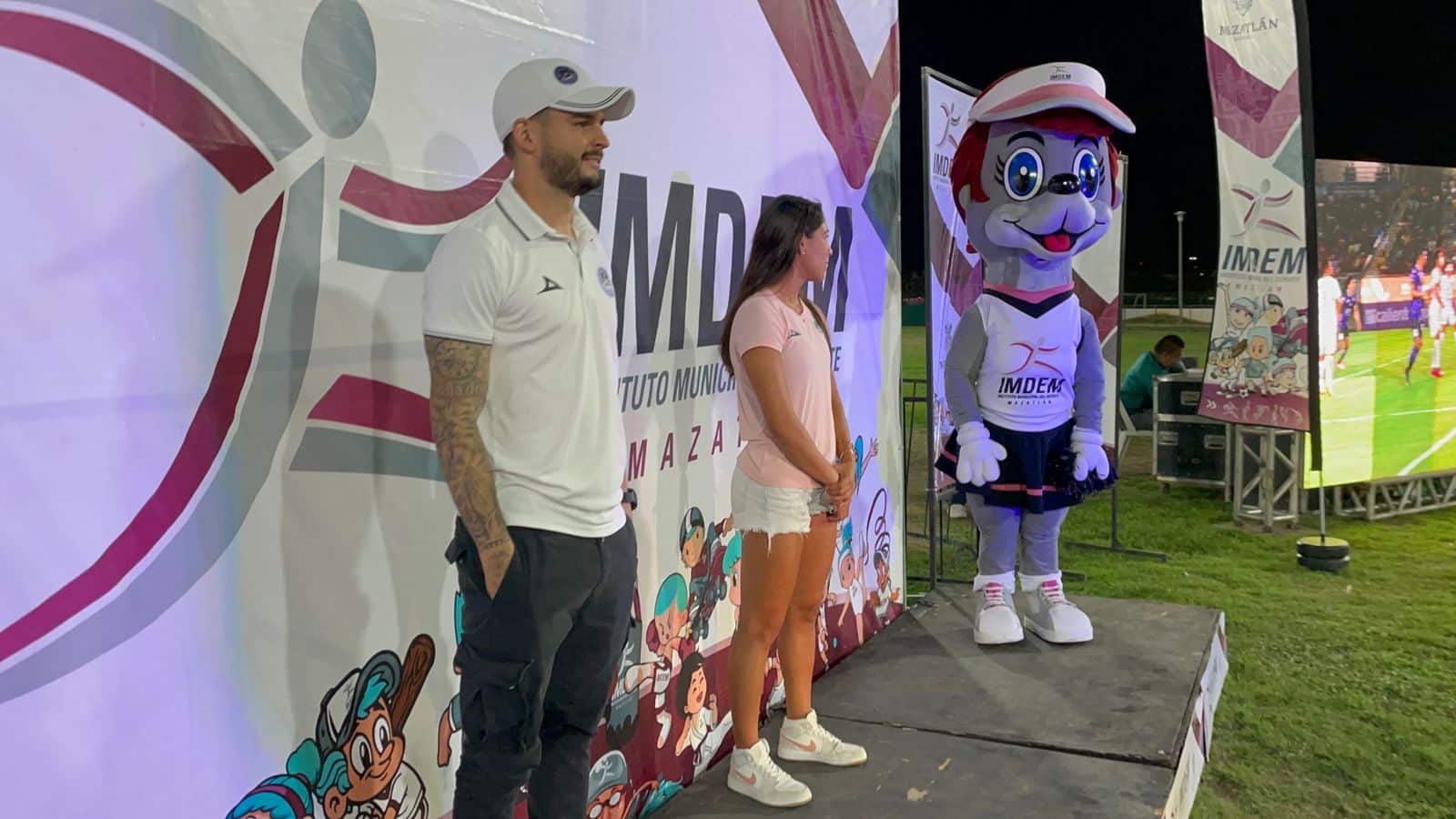 Jugadores del club Mazatlán FC, Nicolás Benedetti y Melisa Ramos