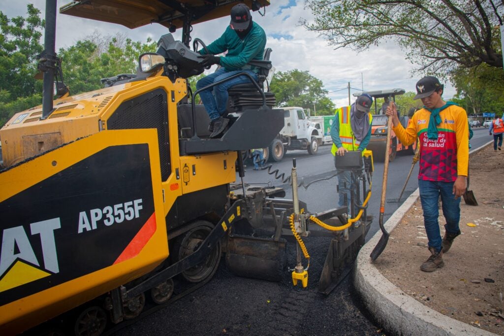 ¡Van contra los baches! Ayuntamiento de Culiacán invierte 5 mdp para reparar vialidades