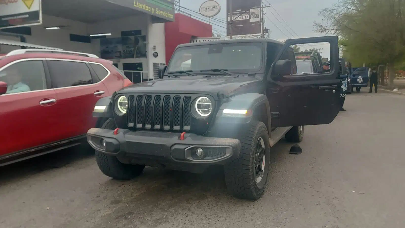 “Levantan” a joven que viajaba en una Jeep Rubicon en Culiacán; la camioneta quedó abandonada