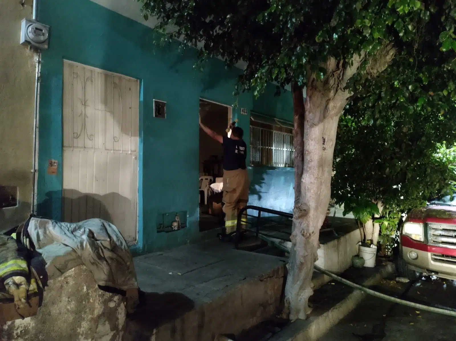 Dejaron de jugar lotería cuando vieron que se les quemaba un cuarto de su casa en Mazatlán 