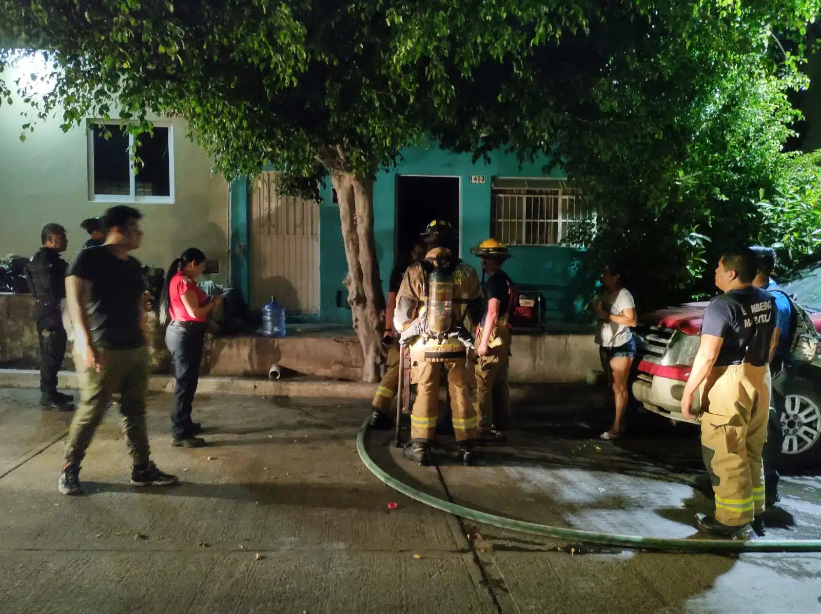 Dejaron de jugar lotería cuando vieron que se les quemaba un cuarto de su casa en Mazatlán