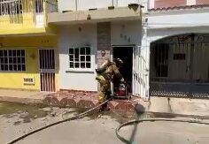 Incendio en la sala de una casa, en la colonia Juan Carrasco de Mazatlán, moviliza a bomberos