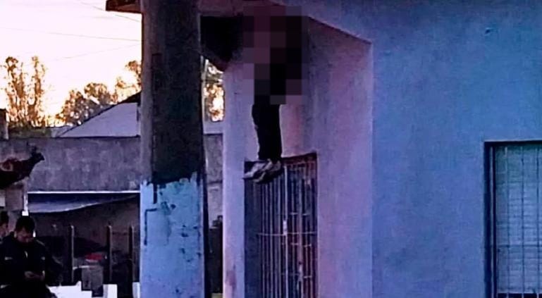 ¡Vaya manera de morir! Ladrón entra a robar a vivienda y termina sin vida tras haberse asfixiado