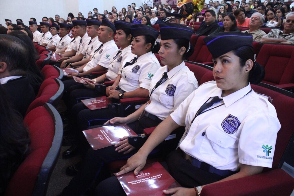 Se gradúan 12 nuevos policías; los mandan de inmediato a cuidar franja turística de Mazatlán