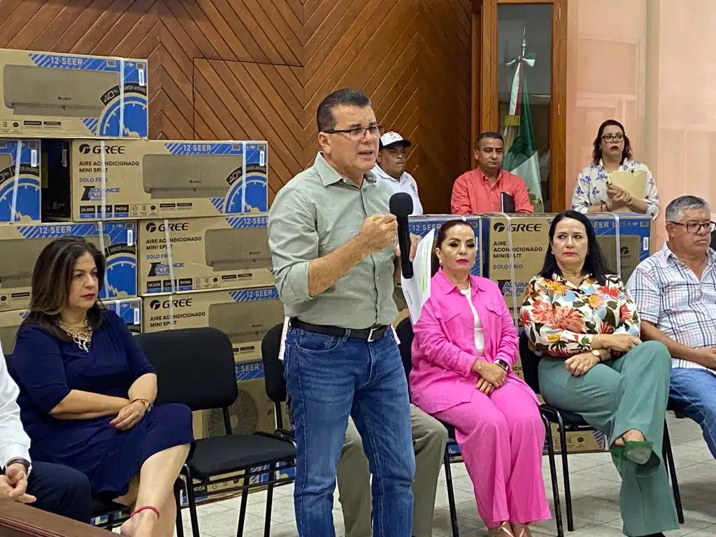Gobierno de Mazatlán refuerza su apoyo a la educación con el programa 
