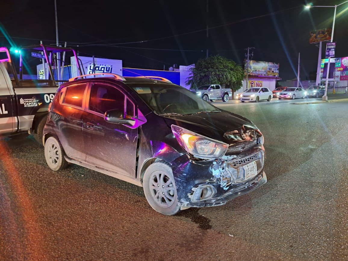 Joven queda lesionada tras choque en transitado cruce del sector oriente de Culiacán