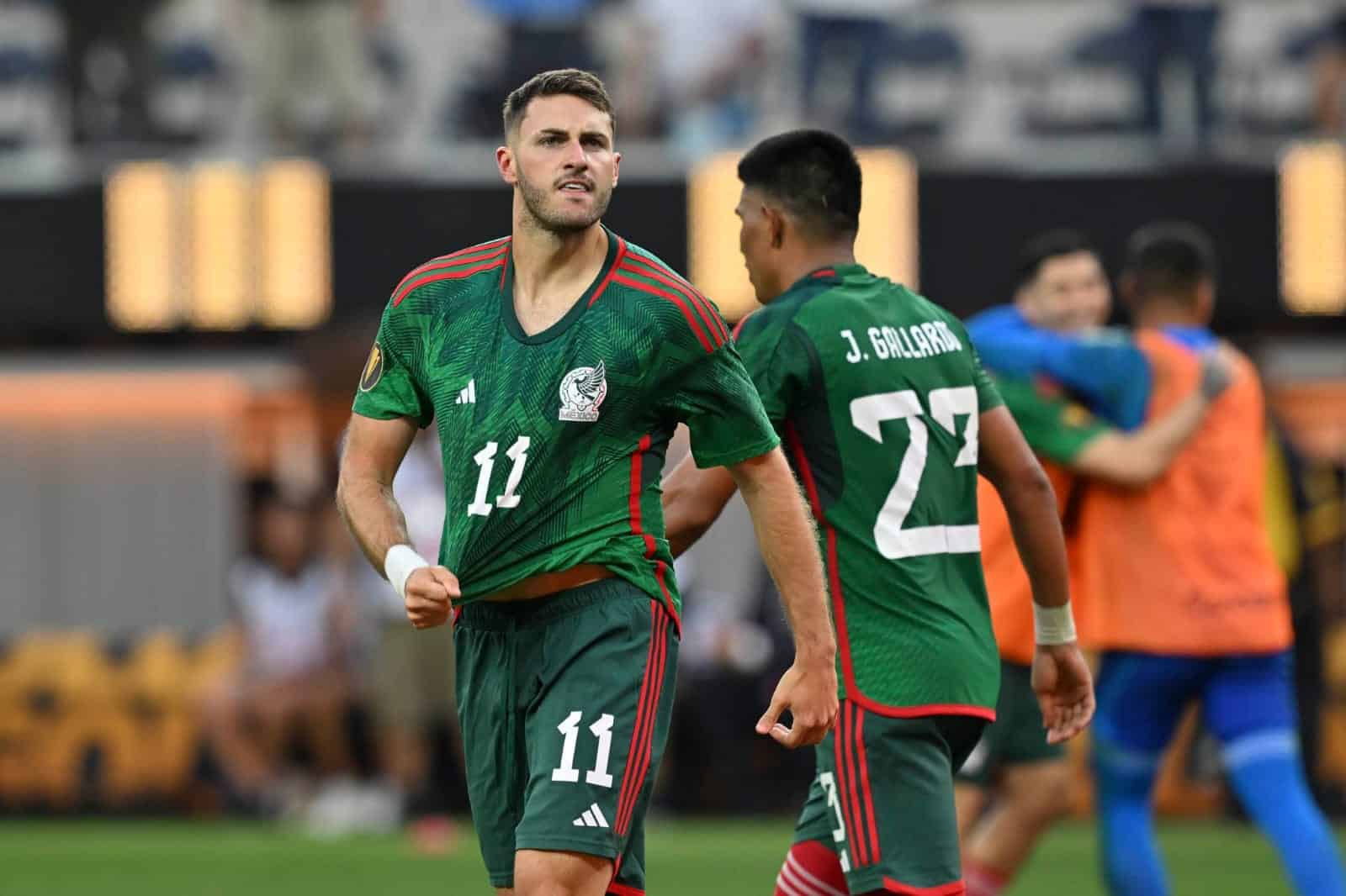 ¡Locura total! Santi Giménez se pone la capa de héroe y guía a México al campeonato de la Copa Oro