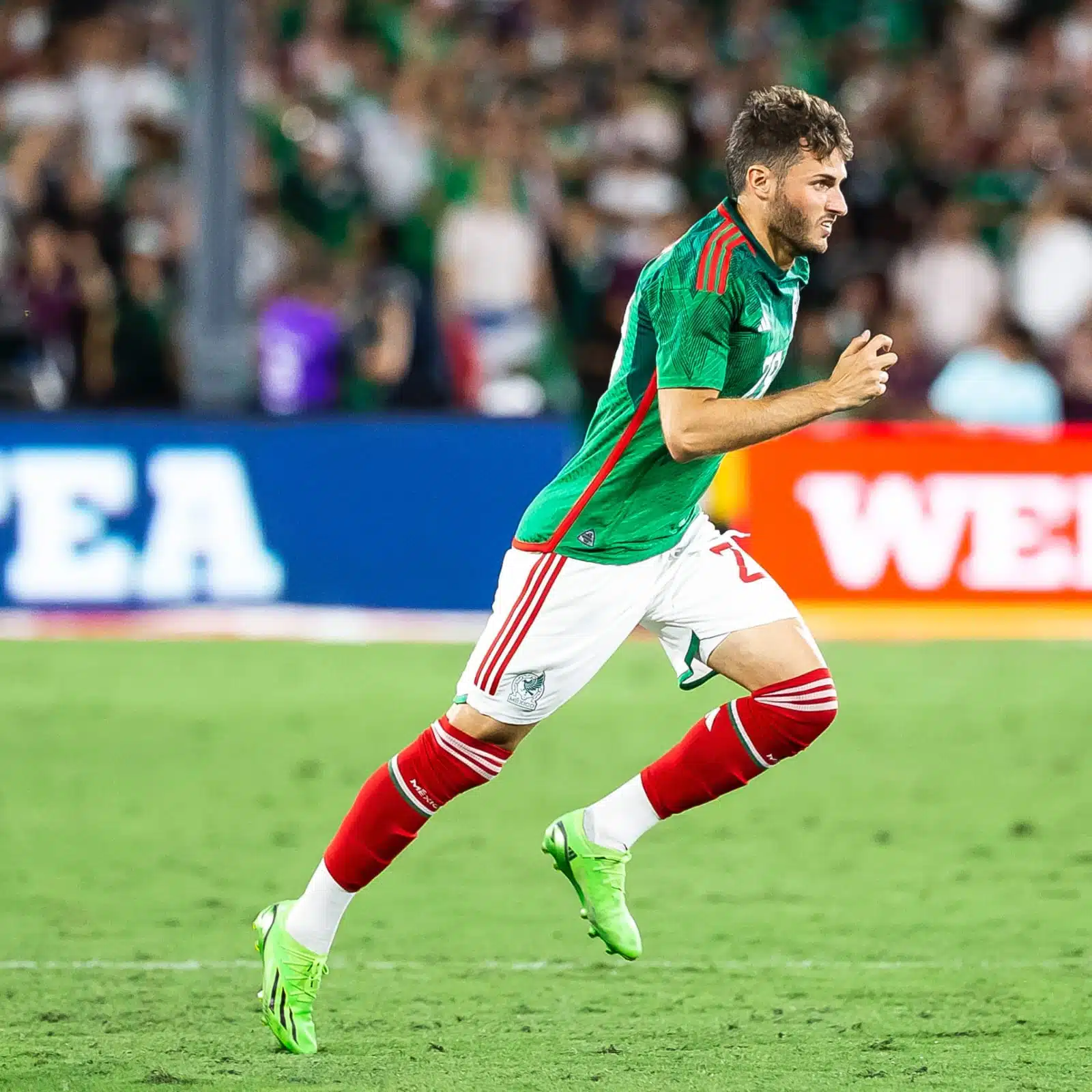 ¡Locura total! Santi Giménez se pone la capa de héroe y guía a México al campeonato de la Copa Oro