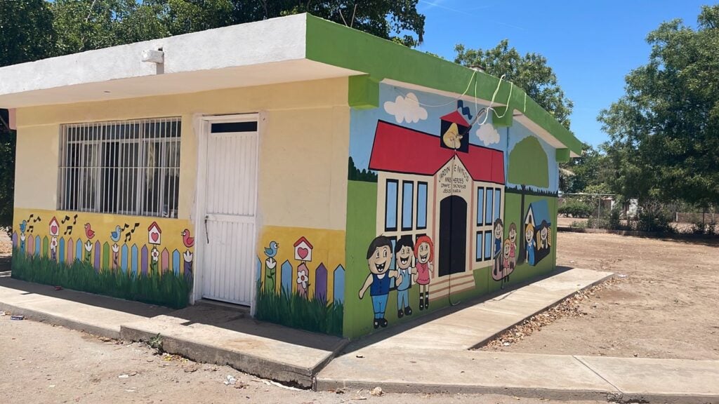 ¡Sin luz! Así cerró el ciclo escolar el kínder Niños Héroes en la comunidad de Jesús María en Guasave