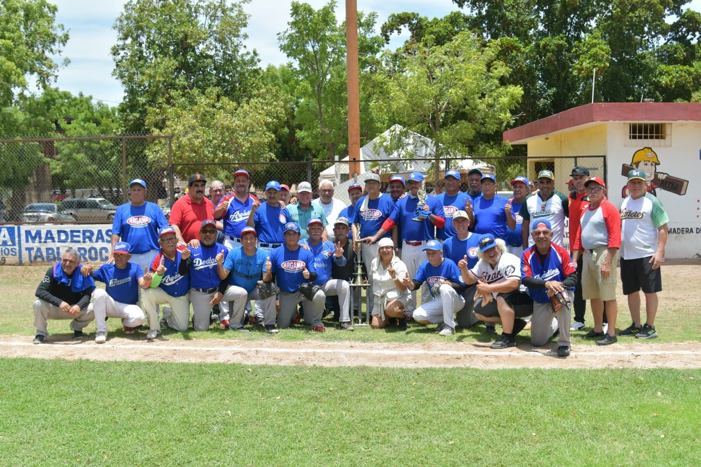 ¡Son campeones! Navolato se corona en el Estatal de Beisbol 60 años y más