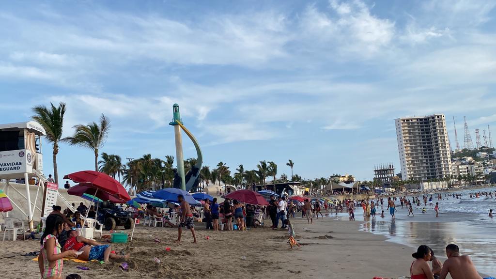 ¡Dicen que el calor está más rico acá! Turistas saben cómo sacarle provecho a 