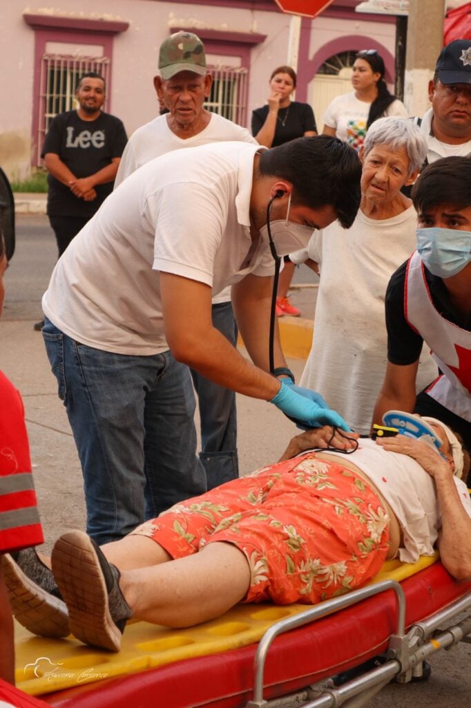 Atropellan a doña Virginia, de 82 años, en Angostura y resulta con golpes en el cuerpo y cabeza