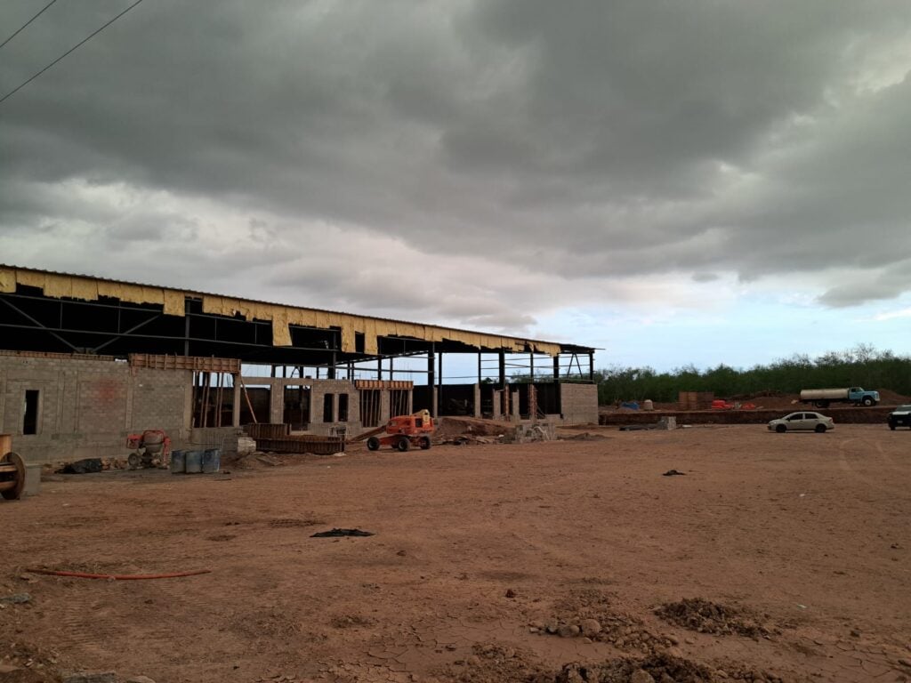 Muere trabajador tras caer del techo de una bodega en construcción, en el sector sur de Culiacán