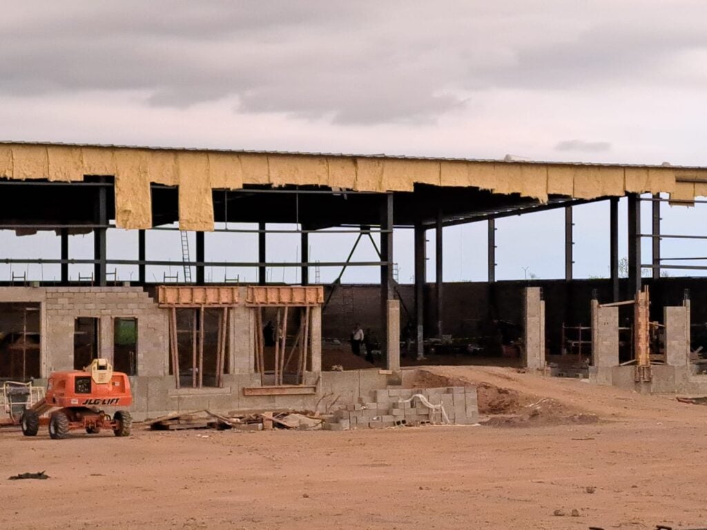 Muere trabajador tras caer del techo de una bodega en construcción, en el sector sur de Culiacán