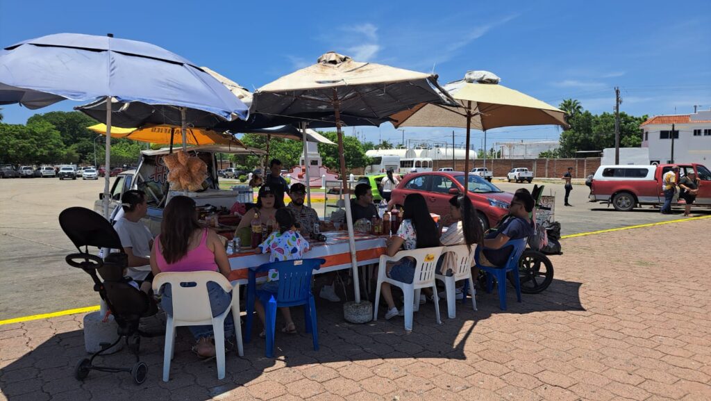 No se sienten las vacaciones: Vendedores ambulantes de La Puntilla, en Mazatlán, reportan bajas ventas