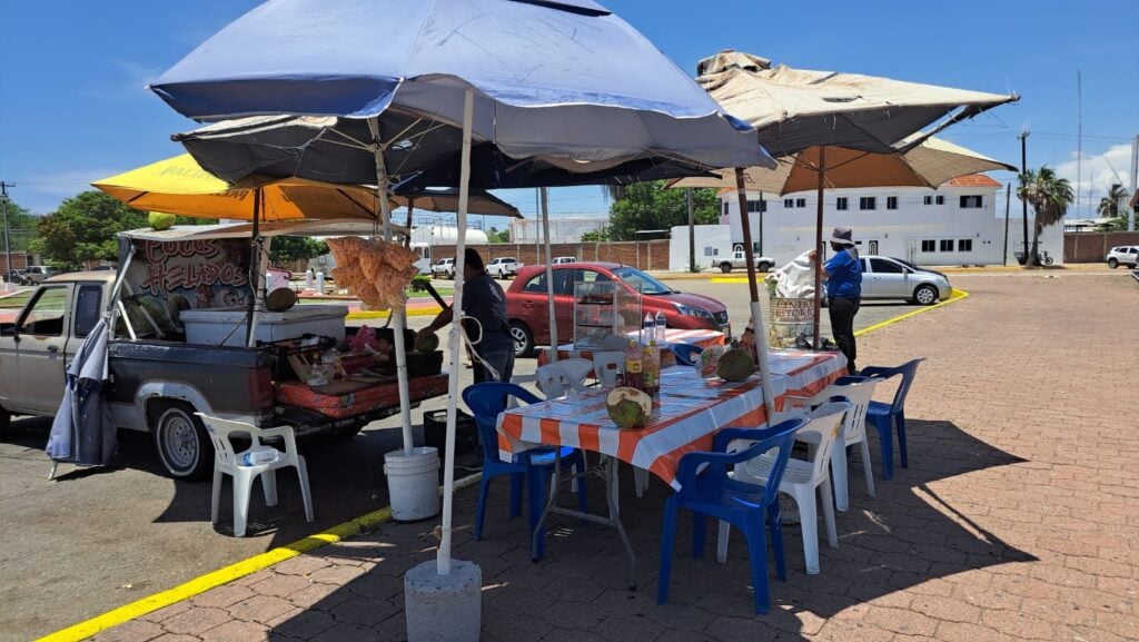 No se sienten las vacaciones: Vendedores ambulantes de La Puntilla, en Mazatlán, reportan bajas ventas