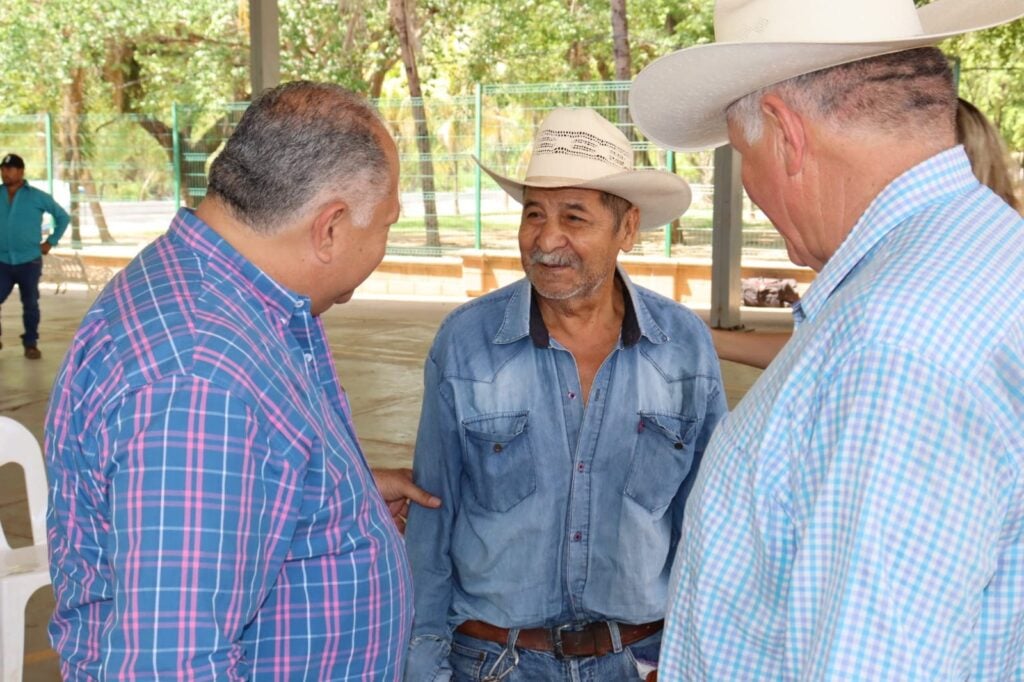 ¡Les llegó la ayuda! Entregan apoyos a familias desplazadas en el municipio de Sinaloa