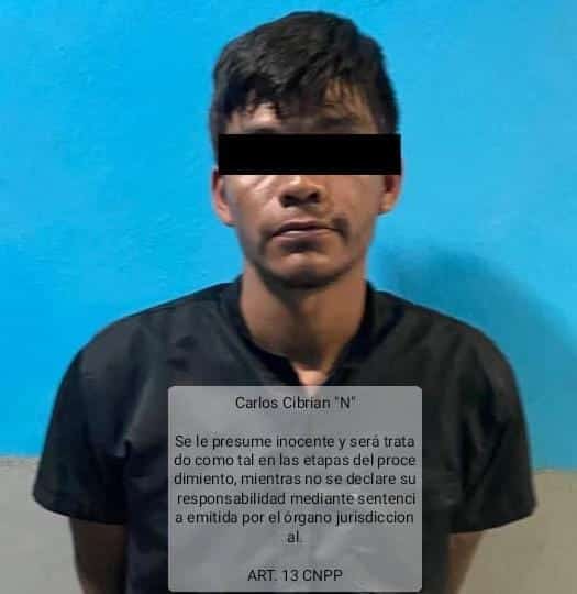 Detienen a culiacanense en Mazatlán por el polarizado de su camioneta y detectan que iba armado 