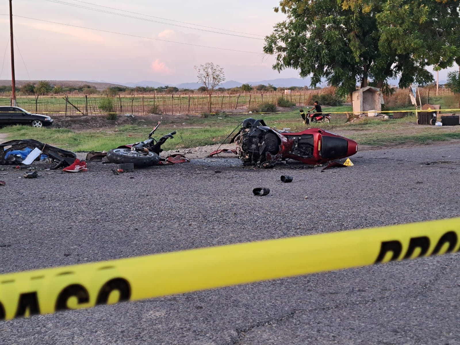 Choque entre camioneta y moto