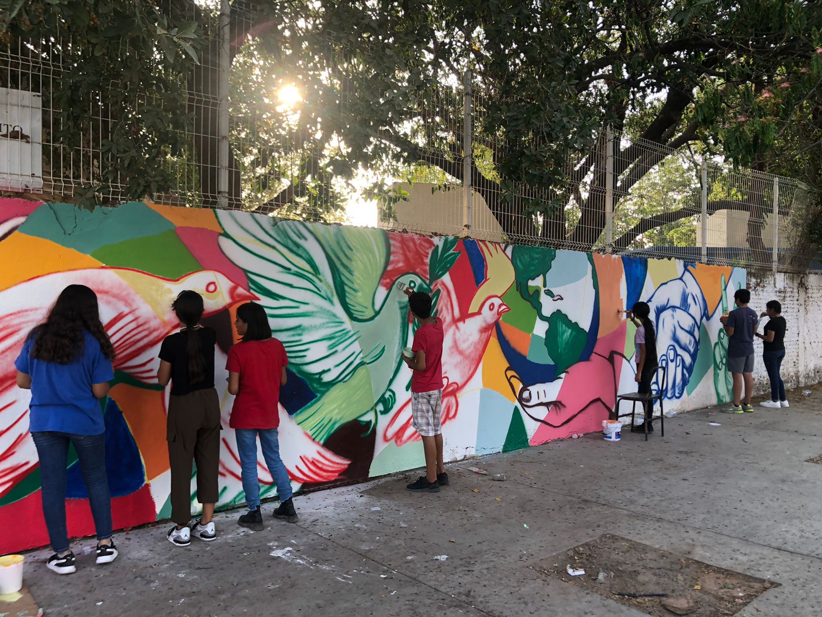 En el programa participaron estudiantes y artistas visuales.