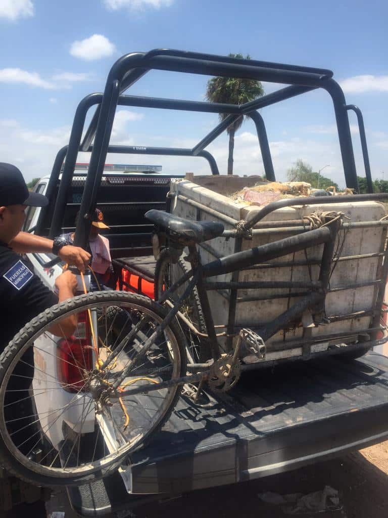 Detenido por arrojar basura al dren