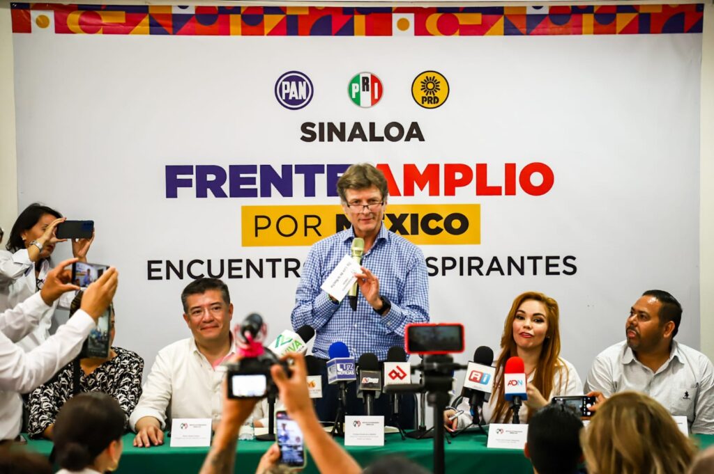 Enrique de la Madrid Cordero en rueda de prensa en Culiacán