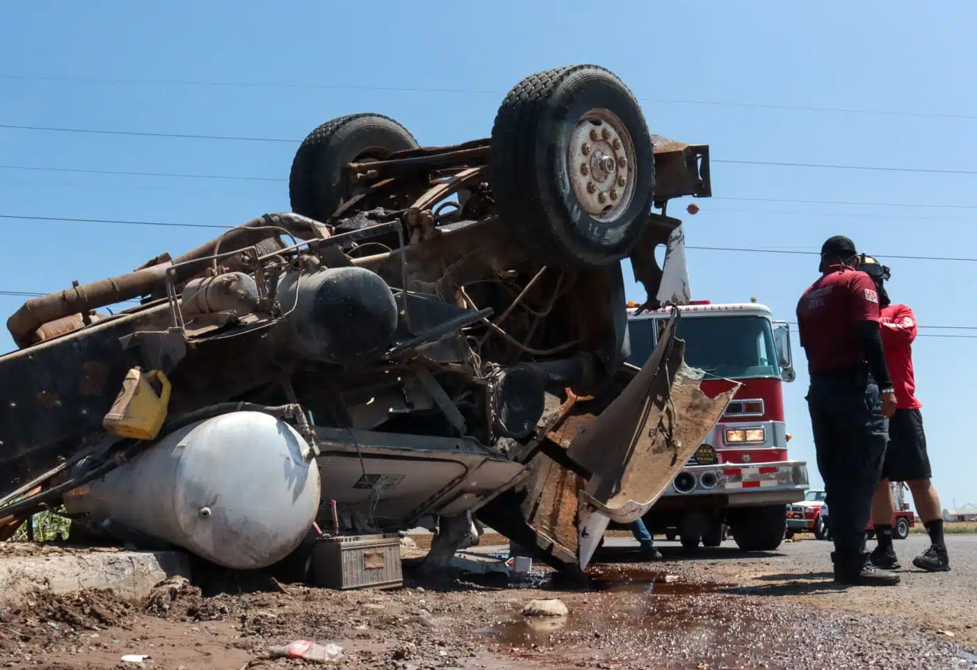 camión revolvedor de cemento tras accidente en Los Mochis