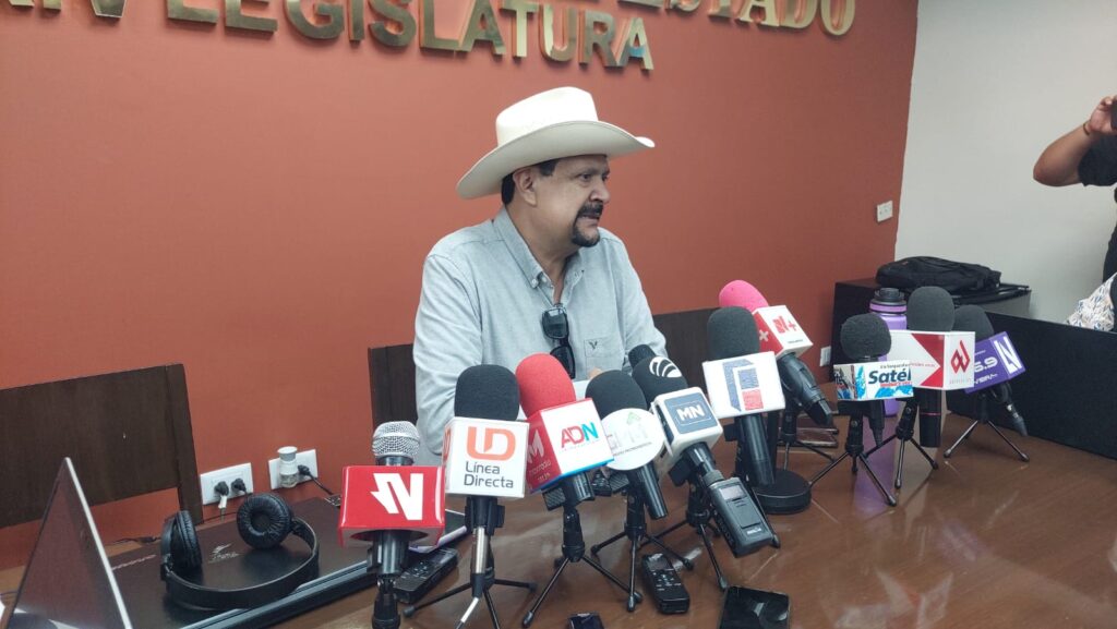 Serapio Vargas Ramírez en rueda de prensa