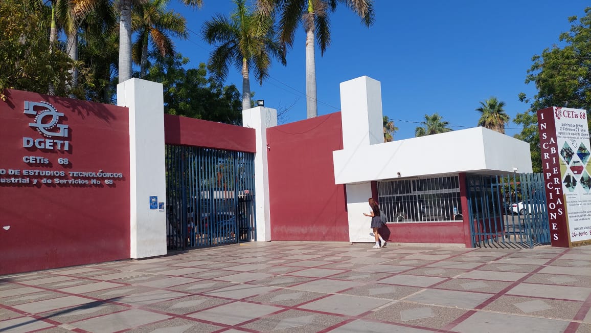 En Centro de Estudios Tecnológico, industrial y de servicio no respetaron especialidad y turno a alumnos de nuevo ingreso.