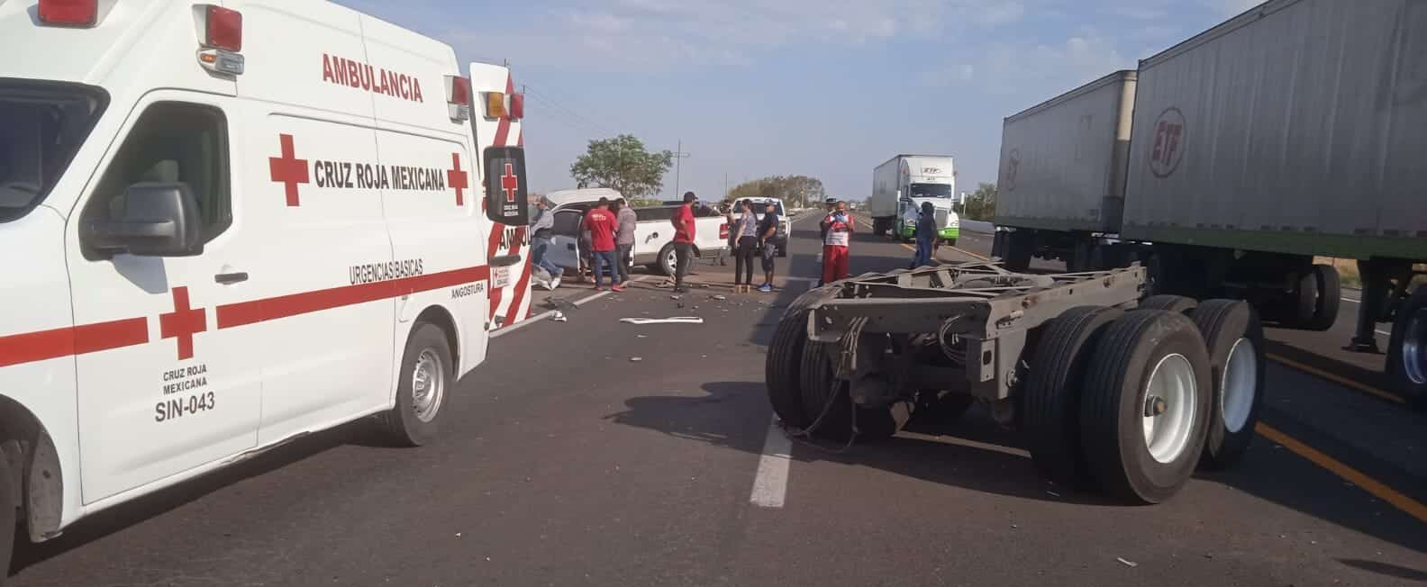 Autoridades indagan sobre las causas del fuerte choque en una carretera de Angostura