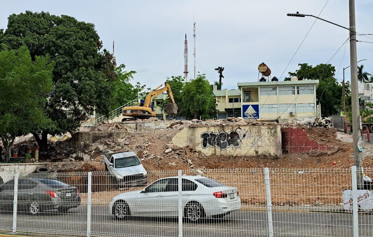 Demuelen instalaciones del Club de leones en culiacán.
